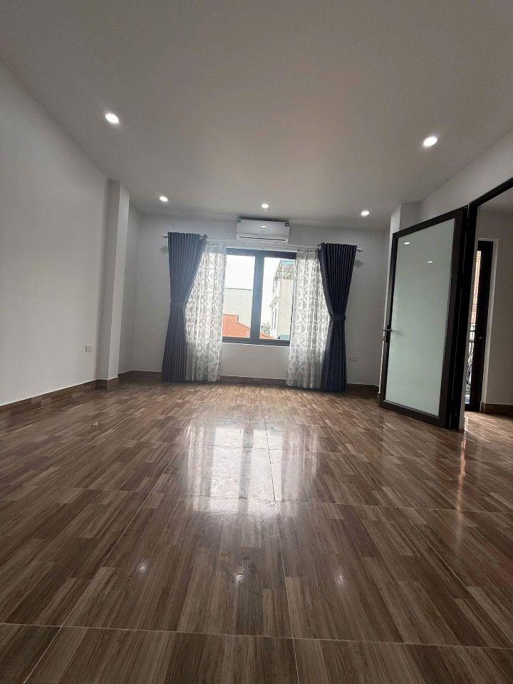 Nhà đẹp, gần phố, THANG MÁY ngõ 384 Nguyễn Khoái, Hai Bà Trưng 45m x 5T giá 15.5 triệu