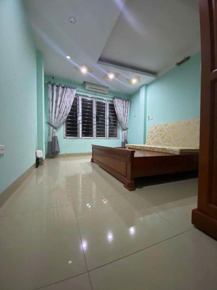 Cho thuê nhà ngõ 1194 đường Láng, Đống Đa 30m x 5T Ô TÔ ĐỖ CỬA NGÀY ĐÊM giá 15tr