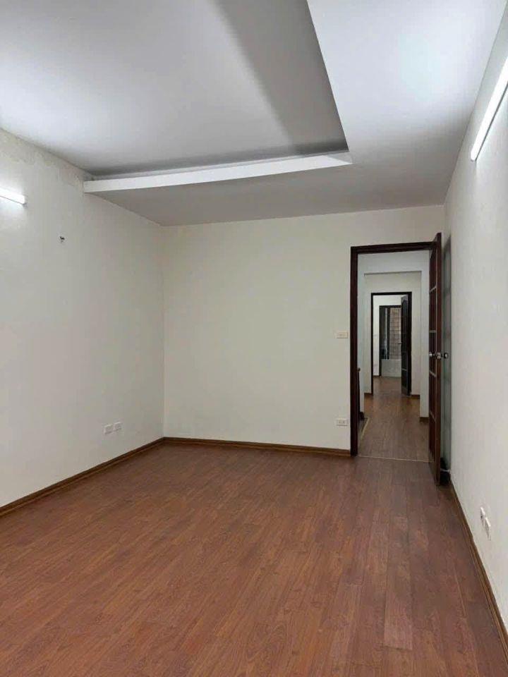 Cho thuê nhà MP 8/3 Hai Bà Trưng 68m x 4T + SÂN 31M giá 25 triệu