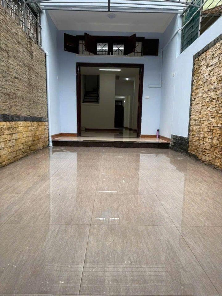 Cho thuê nhà MP 8/3 Hai Bà Trưng 68m x 4T + SÂN 31M giá 25 triệu