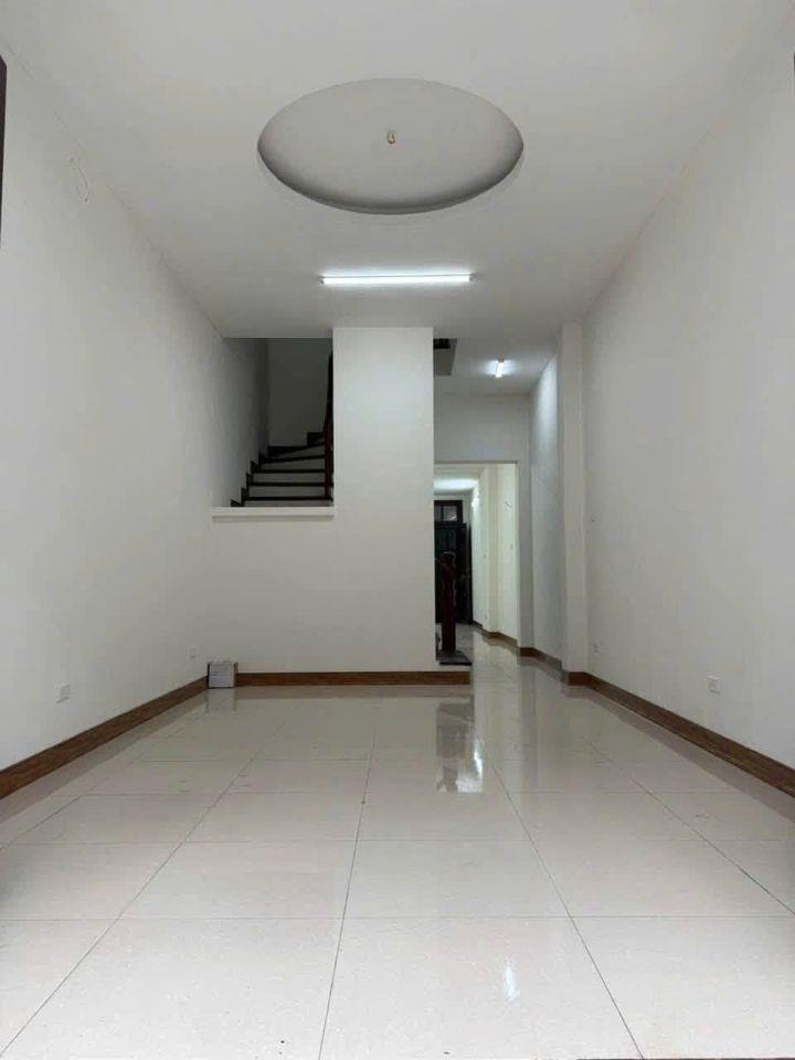 Cho thuê nhà MP 8/3 Hai Bà Trưng 68m x 4T + SÂN 31M giá 25 triệu