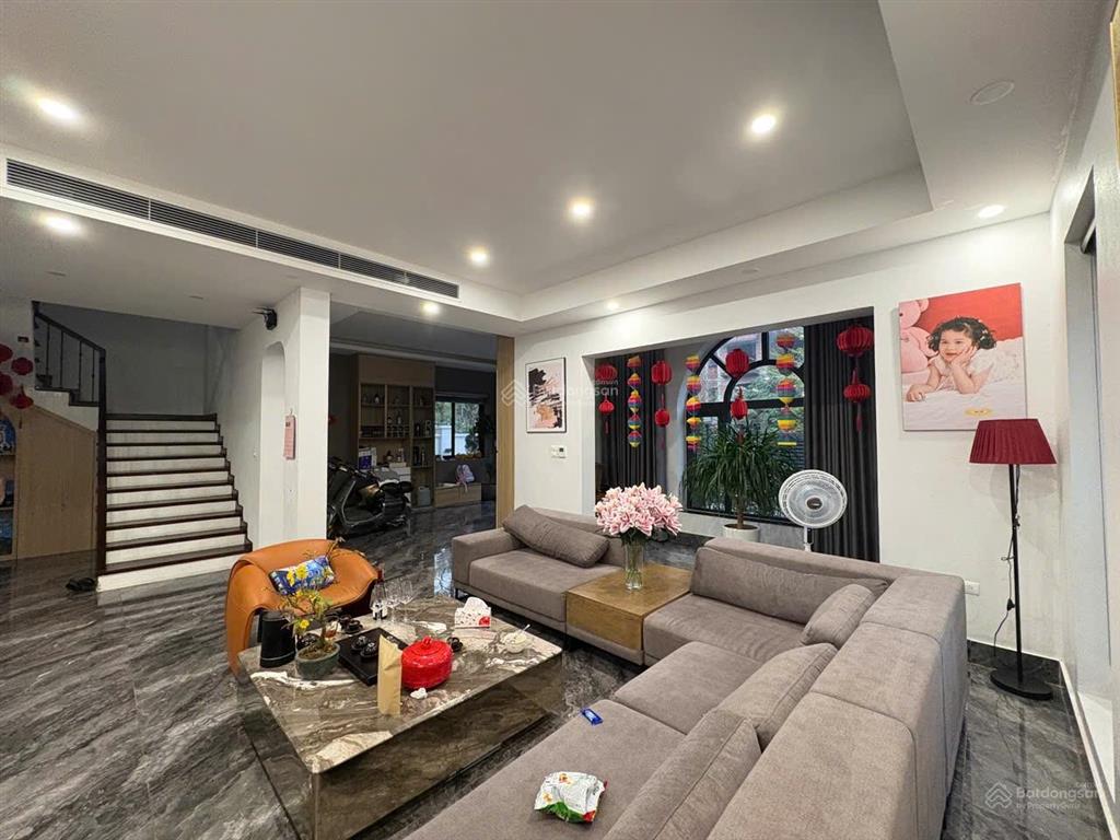 Cho thuê biệt thự quang minh, ml, hn, 365 m2, 4 ngủ, 5wc, giá 20 tr/th 0379 778 ***