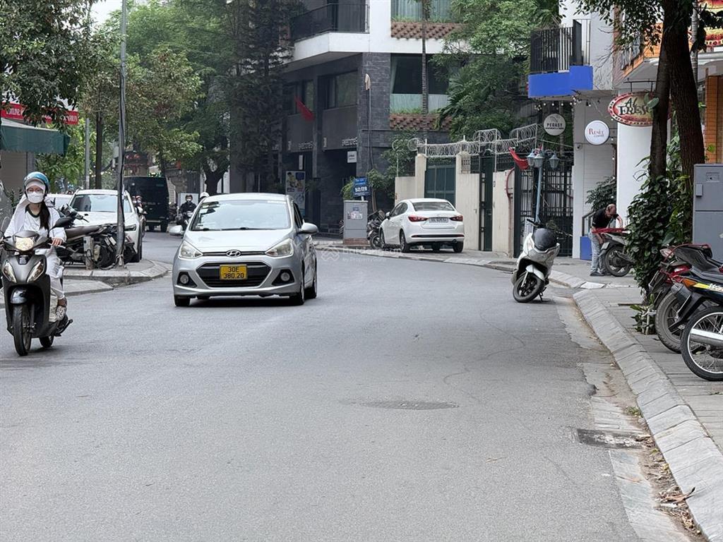 Bán nhà mặt phố tô ngọc vân, tây hồ, kinh doanh, dt 40m2* mt 4.5m * giá 34 tỷ