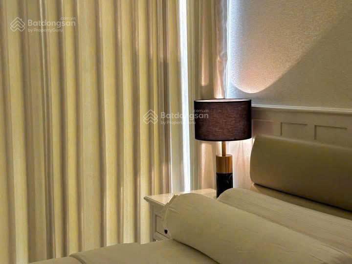 Cho thuê căn hộ 3 phòng ngủ, đầy đủ nội thất xịn, view sông tại lumiere riverside