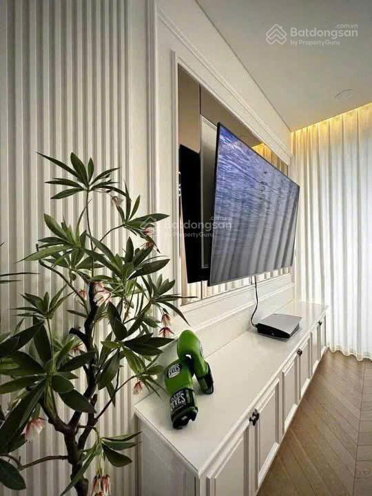 Cho thuê căn hộ 3 phòng ngủ, đầy đủ nội thất xịn, view sông tại lumiere riverside