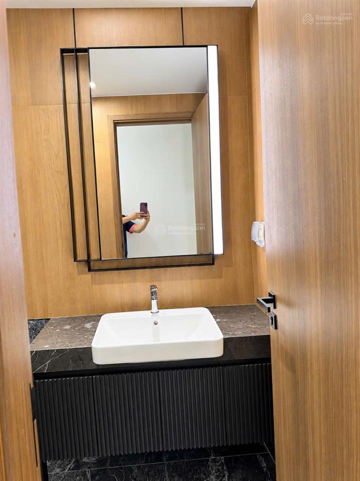 Cho thuê căn hộ 2pn2wc view thoáng tầng cao full nội thất tại lumiere riverside