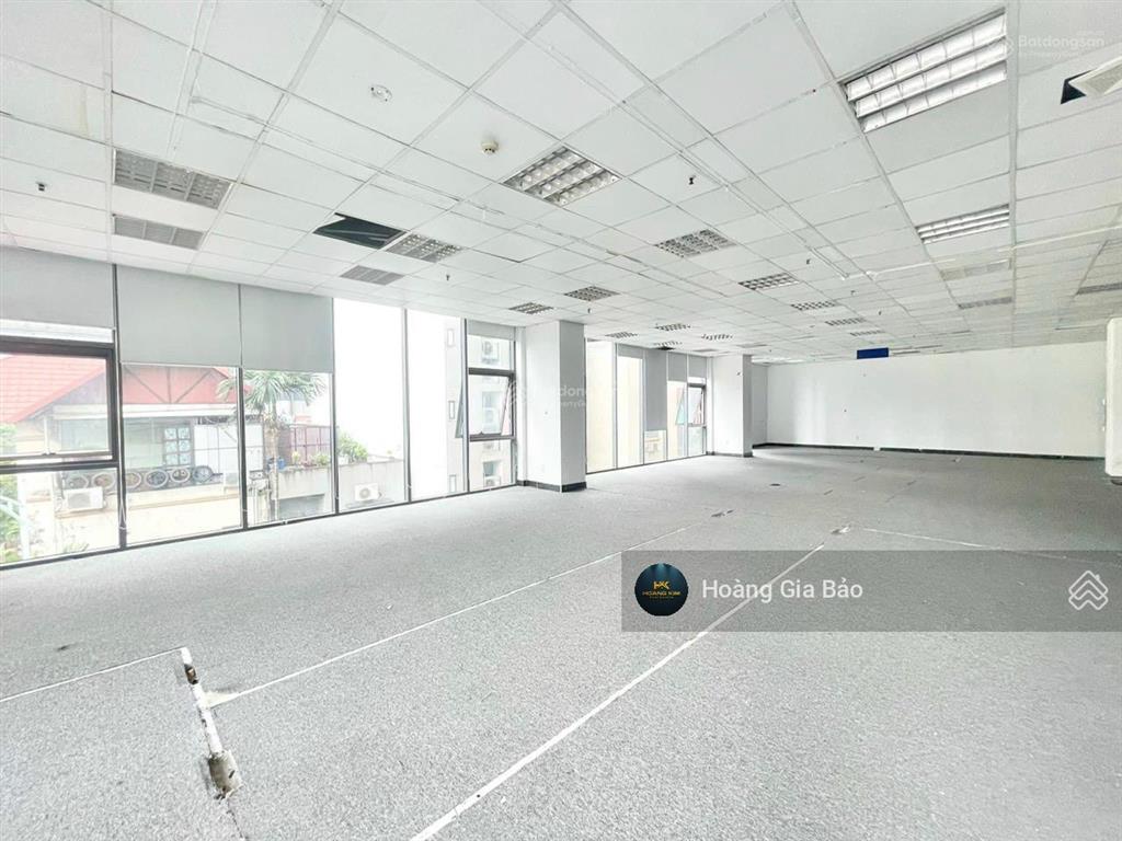 Cho thuê toà nhà lam sơn ,p.2, q. tân bình, dt 9x22m, hầm 1 trệt 5 lầu, view kính