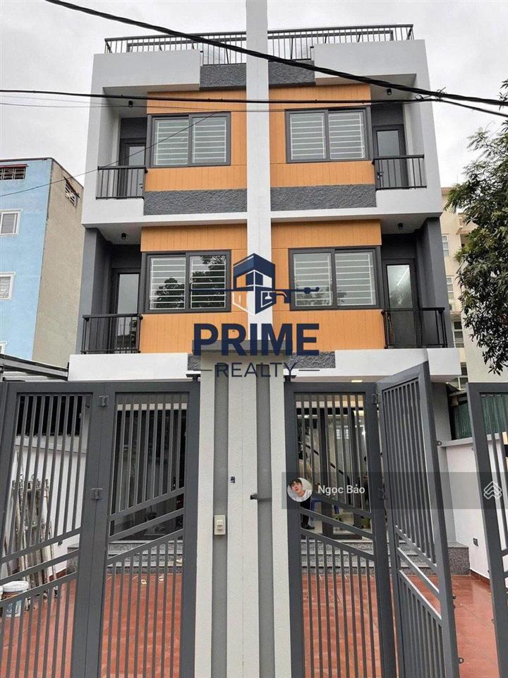 Nhà mới sửa chữa cầu thang 2/3 nhà  nguyễn trọng tuyển phú nhuận  8x25m, trệt 2 lầu
