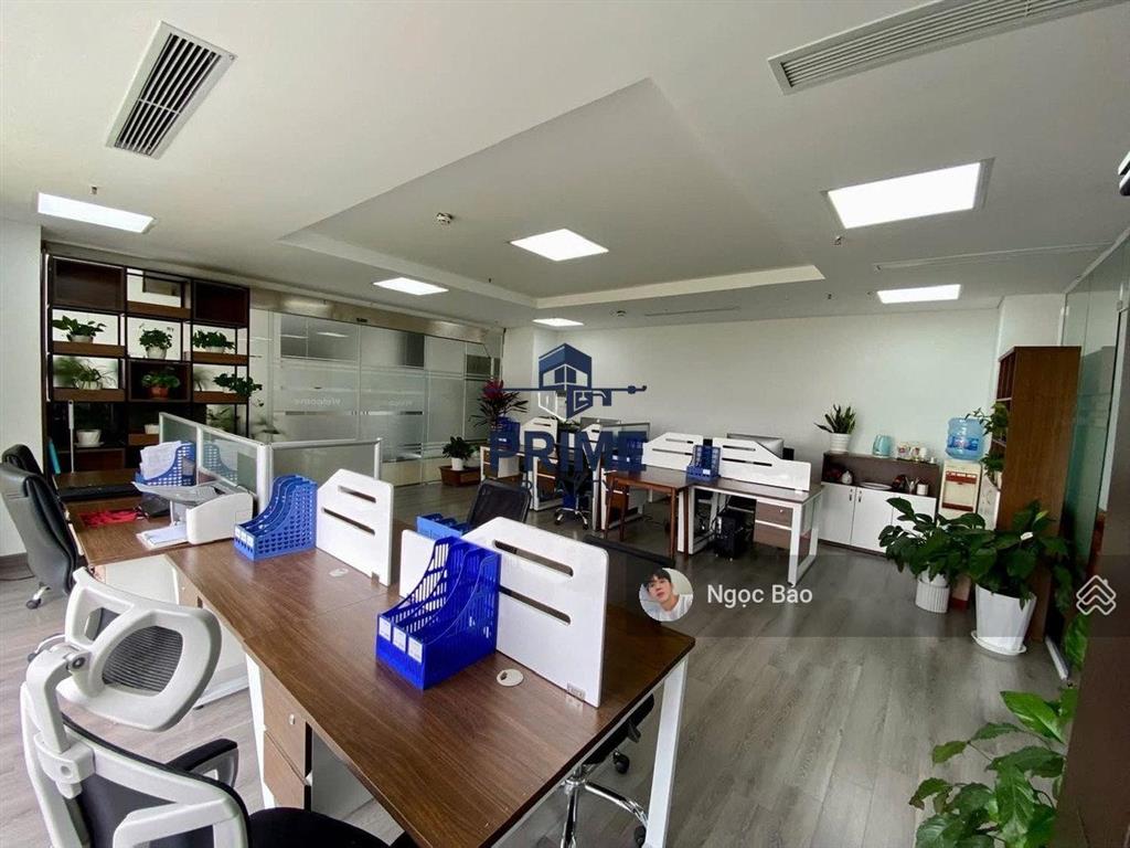 Nhà mới sửa chữa cầu thang 2/3 nhà  nguyễn trọng tuyển phú nhuận  8x25m, trệt 2 lầu