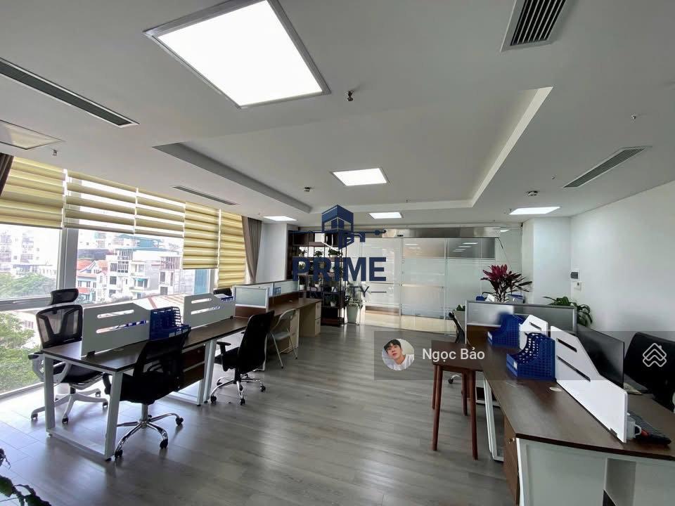Nhà mới sửa chữa cầu thang 2/3 nhà  nguyễn trọng tuyển phú nhuận  8x25m, trệt 2 lầu