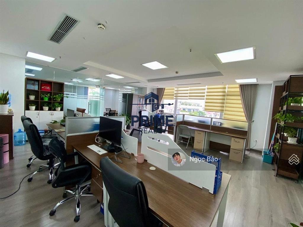 Nhà mới sửa chữa cầu thang 2/3 nhà  nguyễn trọng tuyển phú nhuận  8x25m, trệt 2 lầu
