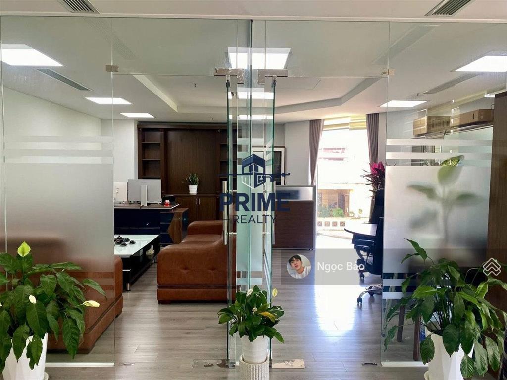Nhà mới sửa chữa cầu thang 2/3 nhà  nguyễn trọng tuyển phú nhuận  8x25m, trệt 2 lầu