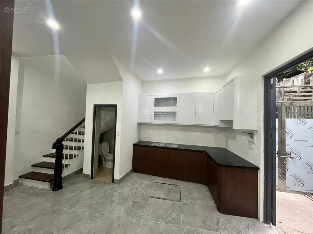 Cho thuê nhà riêng 2pn, 2wc, 46m² x 2 tầng, giá 6 tr/th tại nguyễn khoái, phường lĩnh nam, hà nội