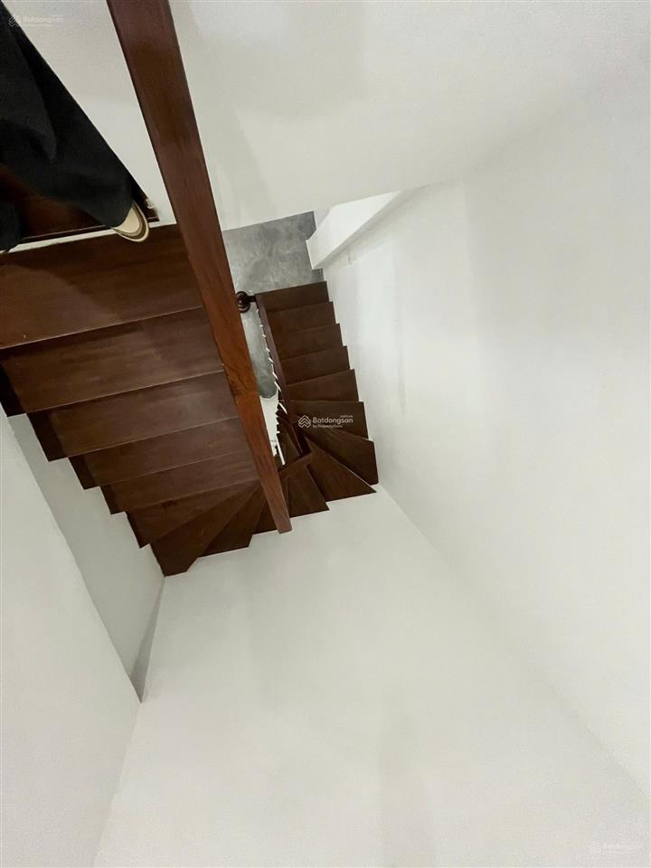 Cho thuê nhà riêng 2pn, 2wc, 46m² x 2 tầng, giá 6 tr/th tại nguyễn khoái, phường lĩnh nam, hà nội