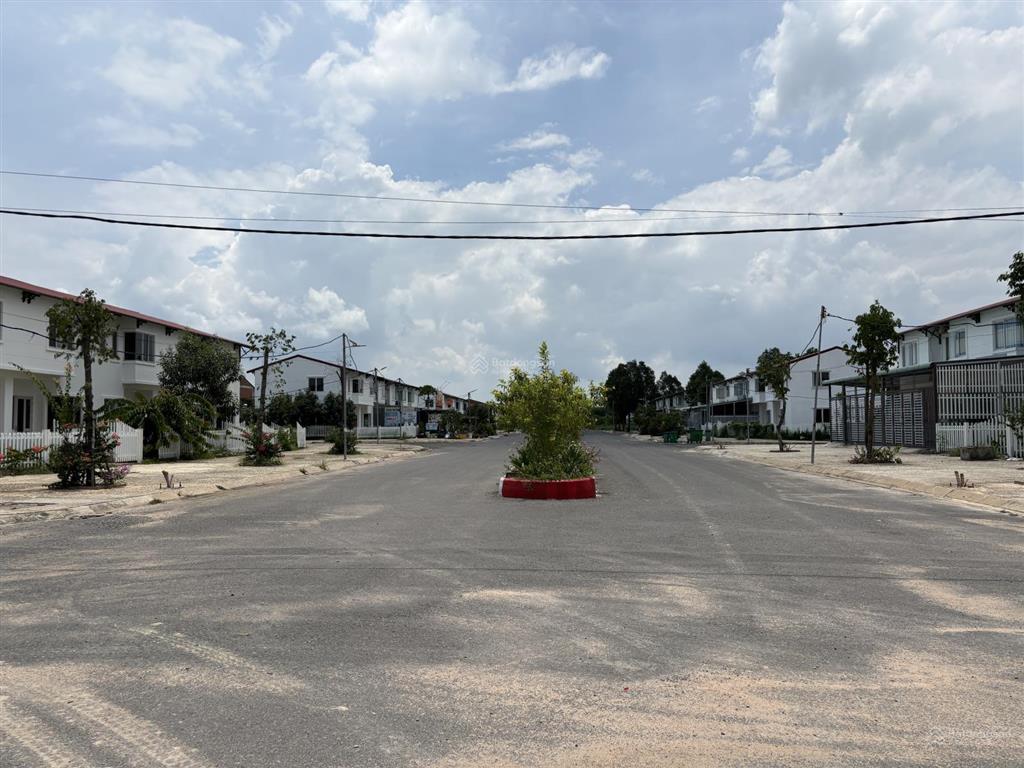 Nhà phố liền kế dta hiện trạng thô, trục đường 30m hoàn thiện để ở, cho thuê 5 triệu  8 triệu/th