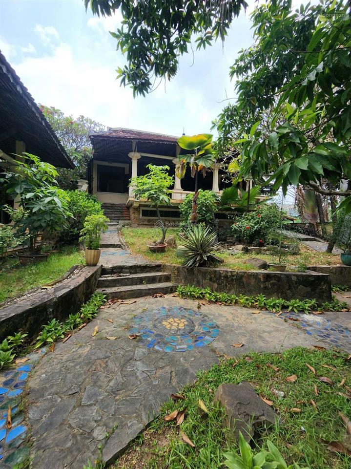 Biệt thự cổ, p. hiệp bình chánh, q. thủ đức