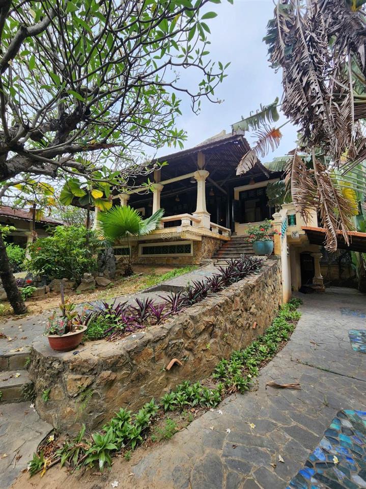 Biệt thự cổ, p. hiệp bình chánh, q. thủ đức