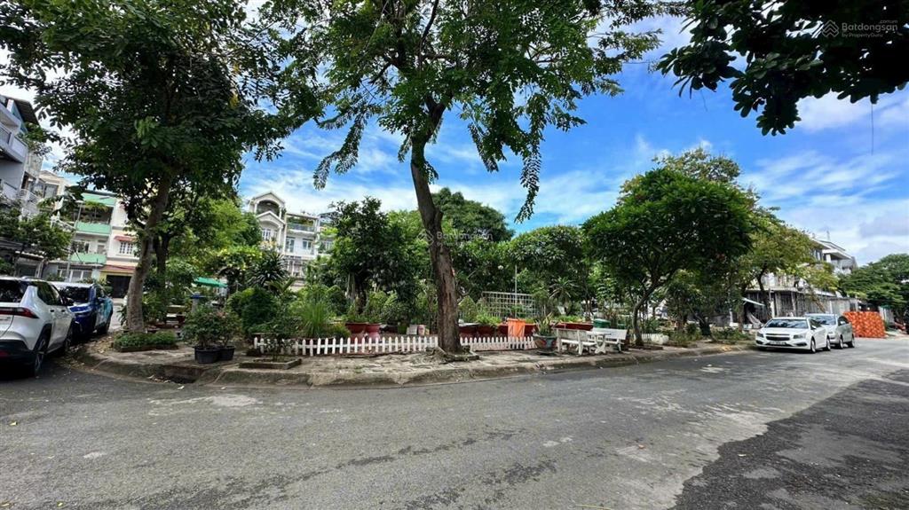 Chủ cần bán nhà nằm trong khu biệt thự văn phòng chính phủ, quốc lộ 13,