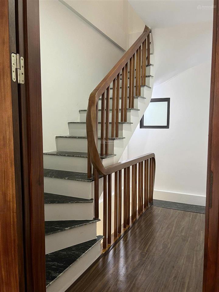 Chủ nhà cần tiền bán gấp nhà riêng 5 tầng,30,2m2, văn trì.từ liêm.góc 3 mặt thoáng. 0965 692 ***.