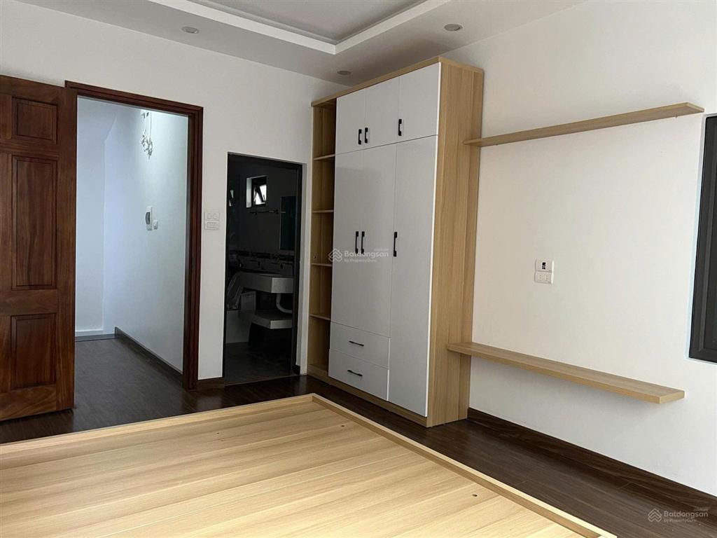 Chủ nhà cần tiền bán gấp nhà riêng 5 tầng,30,2m2, văn trì.từ liêm.góc 3 mặt thoáng. 0965 692 ***.