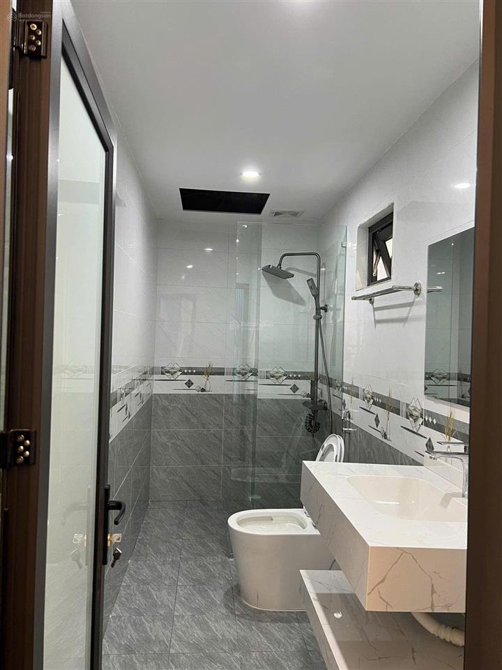 Chủ nhà cần tiền bán gấp nhà riêng 5 tầng,30,2m2, văn trì.từ liêm.góc 3 mặt thoáng. 0965 692 ***.