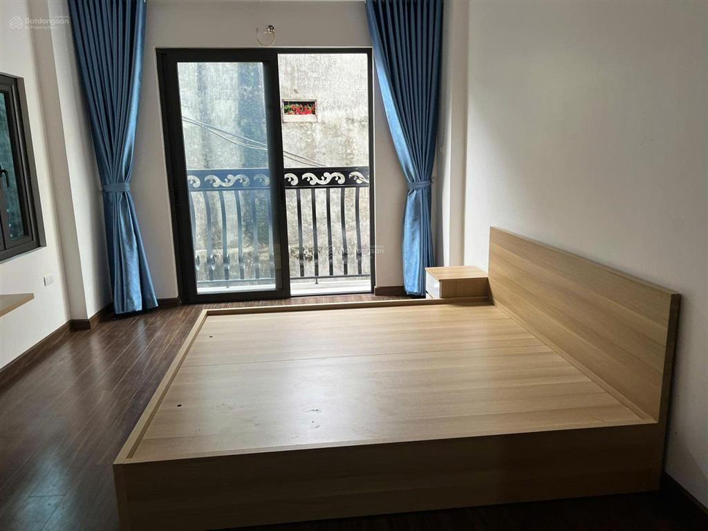 Chủ nhà cần tiền bán gấp nhà riêng 5 tầng,30,2m2, văn trì.từ liêm.góc 3 mặt thoáng. 0965 692 ***.