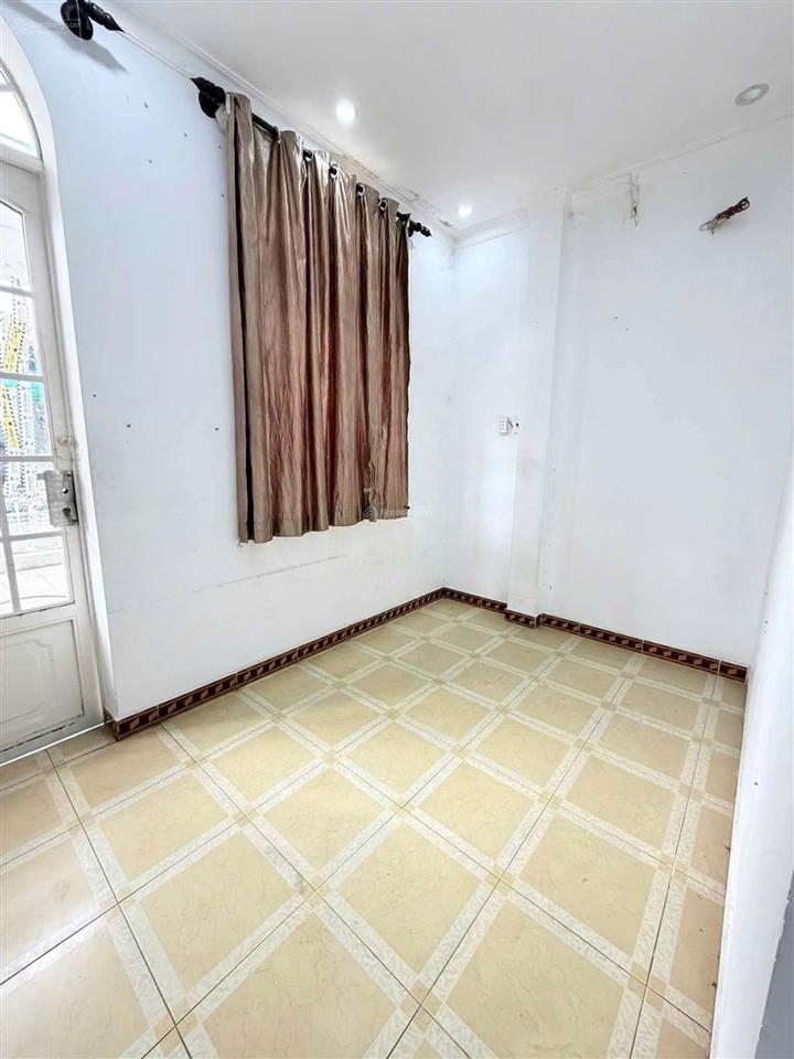 Bán nhà hẻm 102 thoáng đường âu dương lân p3 q8