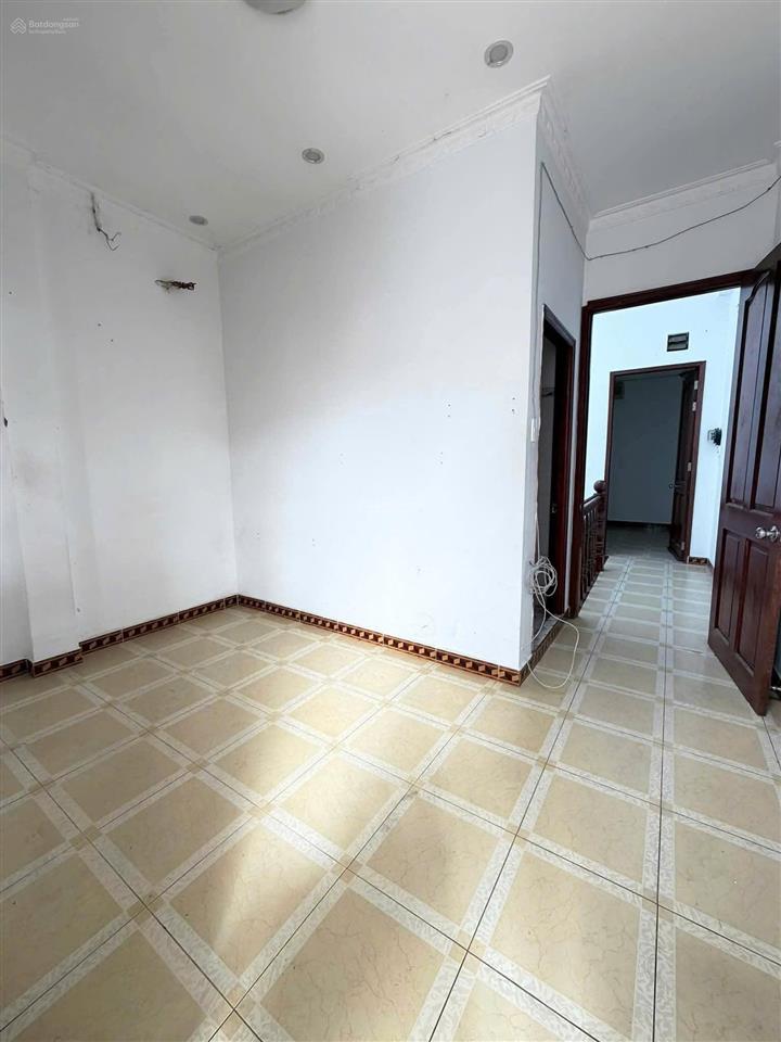 Bán nhà hẻm 102 thoáng đường âu dương lân p3 q8