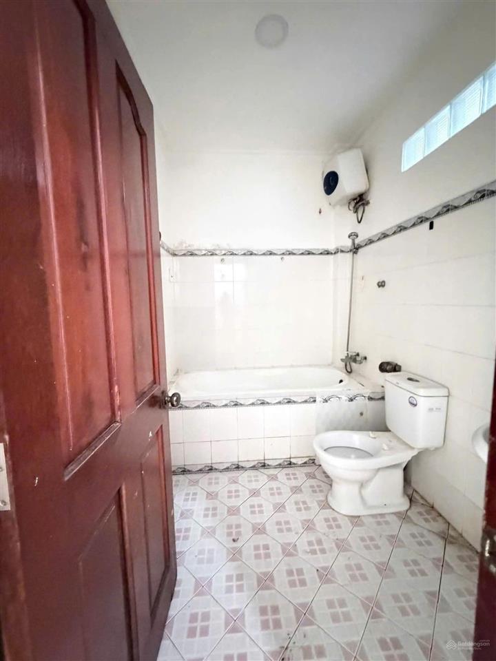Bán nhà hẻm 102 thoáng đường âu dương lân p3 q8