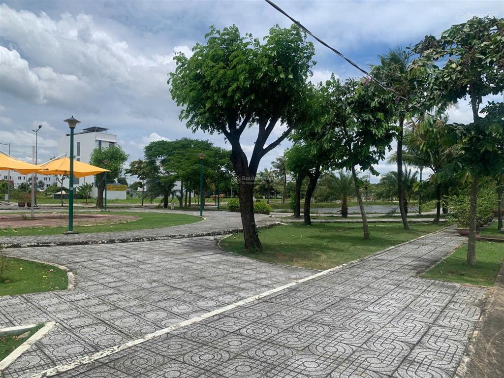 Bán gấp đất gần mũi tàu quốc lộ 51 , phường long thành , khu dân cư đông đúc . giá chỉ 12tr/m2