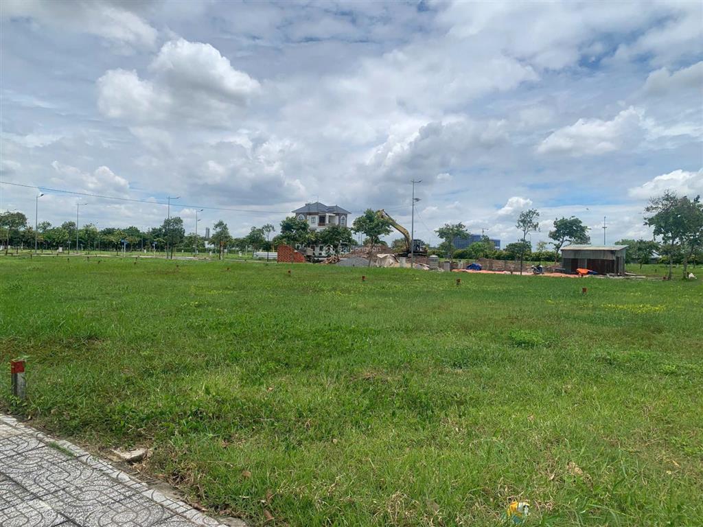 Bán gấp đất gần mũi tàu quốc lộ 51 , phường long thành , khu dân cư đông đúc . giá chỉ 12tr/m2