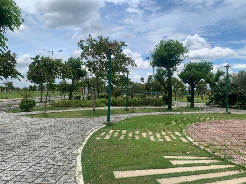 Bán gấp đất gần mũi tàu quốc lộ 51 , phường long thành , khu dân cư đông đúc . giá chỉ 12tr/m2