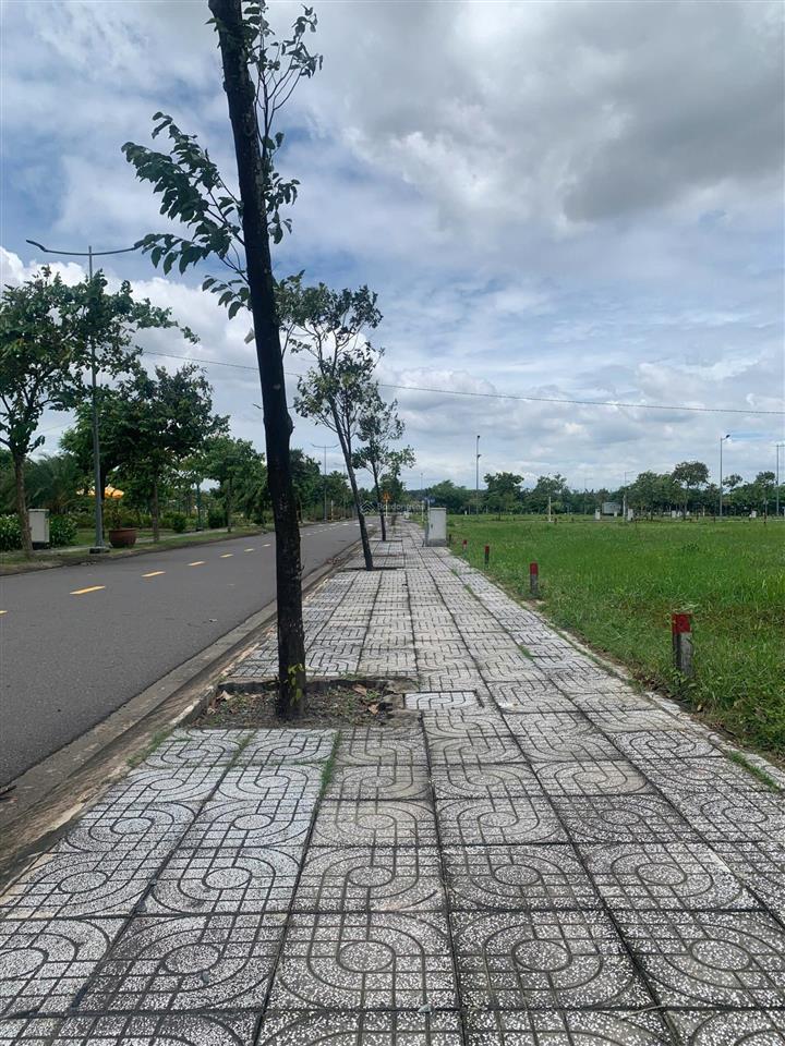 Bán gấp đất gần mũi tàu quốc lộ 51 , phường long thành , khu dân cư đông đúc . giá chỉ 12tr/m2