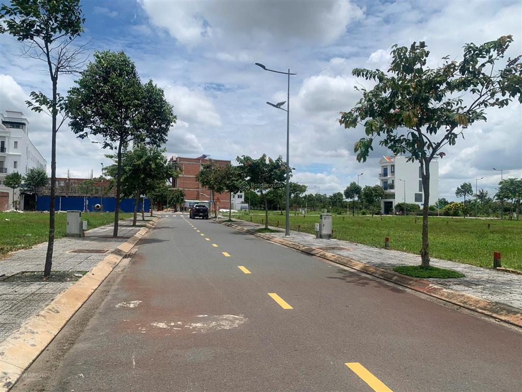 Bán gấp đất gần mũi tàu quốc lộ 51 , phường long thành , khu dân cư đông đúc . giá chỉ 12tr/m2