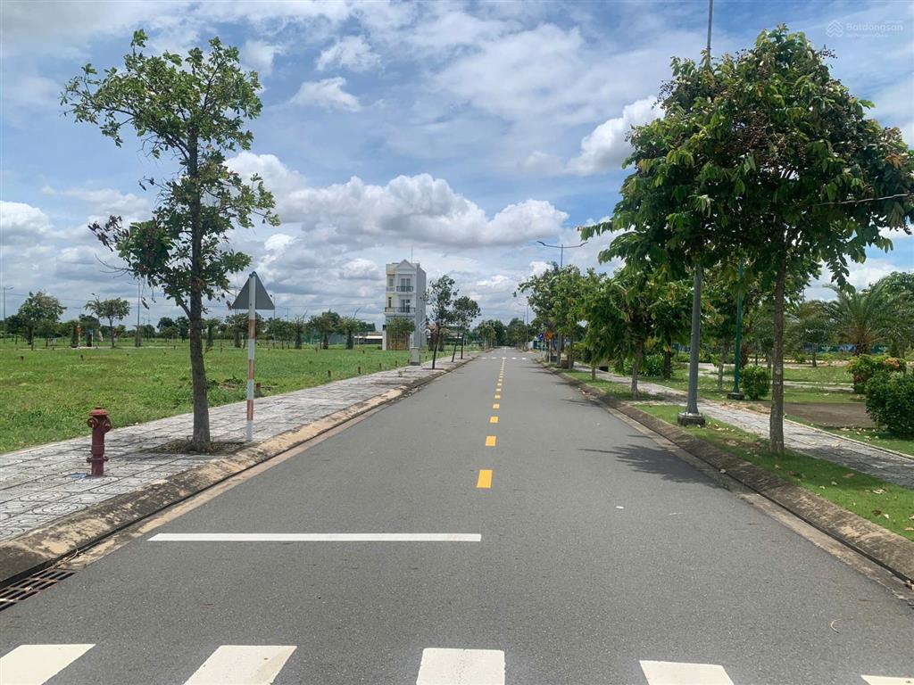 Bán gấp đất gần mũi tàu quốc lộ 51 , phường long thành , khu dân cư đông đúc . giá chỉ 12tr/m2