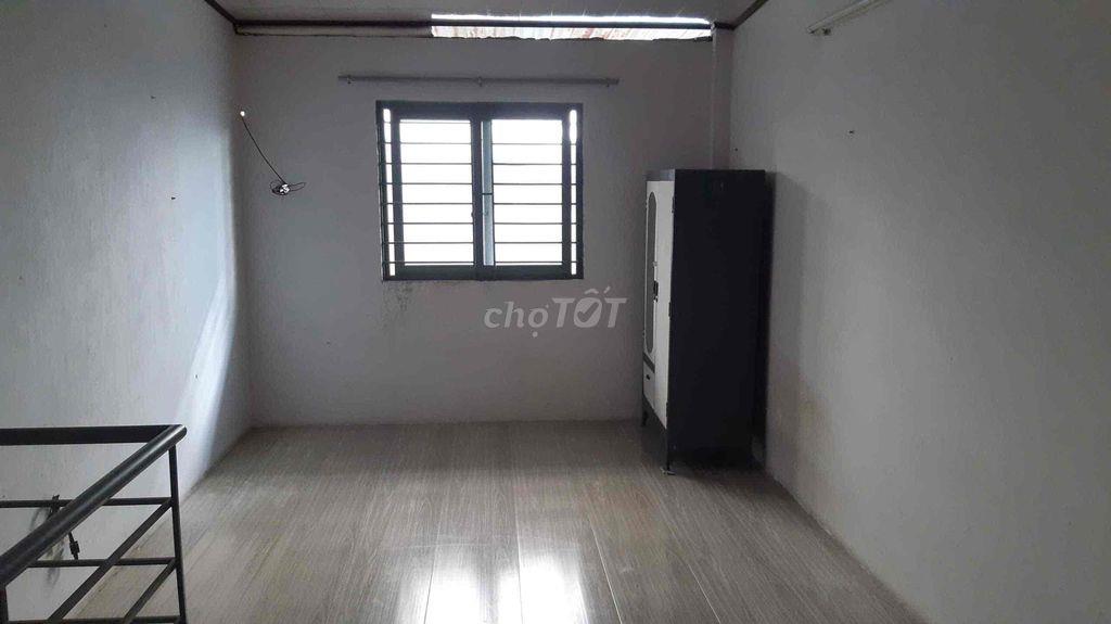 phòng trệt giờ tự do 18m2 có gác 15m2