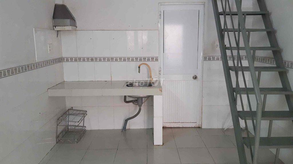 phòng trệt giờ tự do 18m2 có gác 15m2