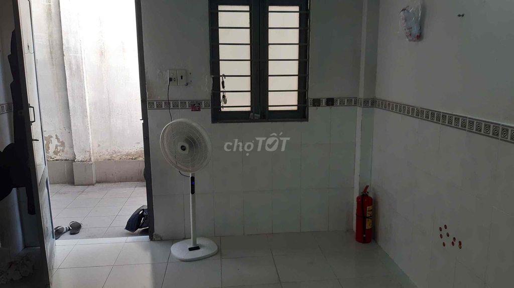 phòng trệt giờ tự do 18m2 có gác 15m2