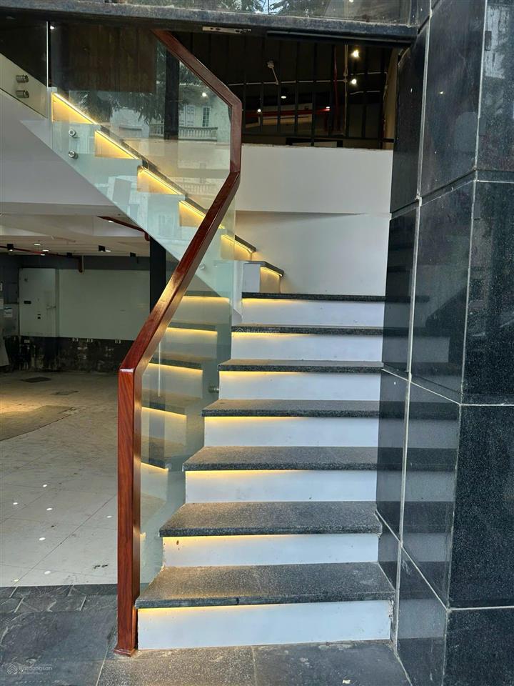 Mặt bằng trần đại nghĩa, dt150m*2t, mt 11,5m, giá thuê tốt phù hợp showroom,ngân hàng, đồ uống