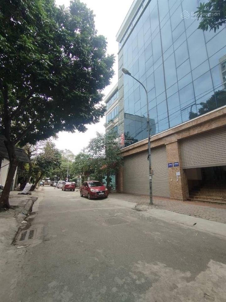 Bán đất cuối hồ tùng mậu, phân lô vỉa hè, nhiều ô tô tránh, mt 10m. 150m2. hơn 30 tỷ. 0978 996 ***