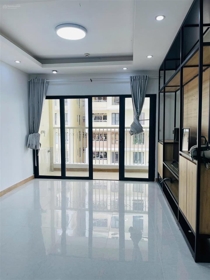 Hàng hiếm tại the era town. ban công rộng, 85m2 2pn, 2wc. giá thanh toán 3 tỷ 500 triệu.