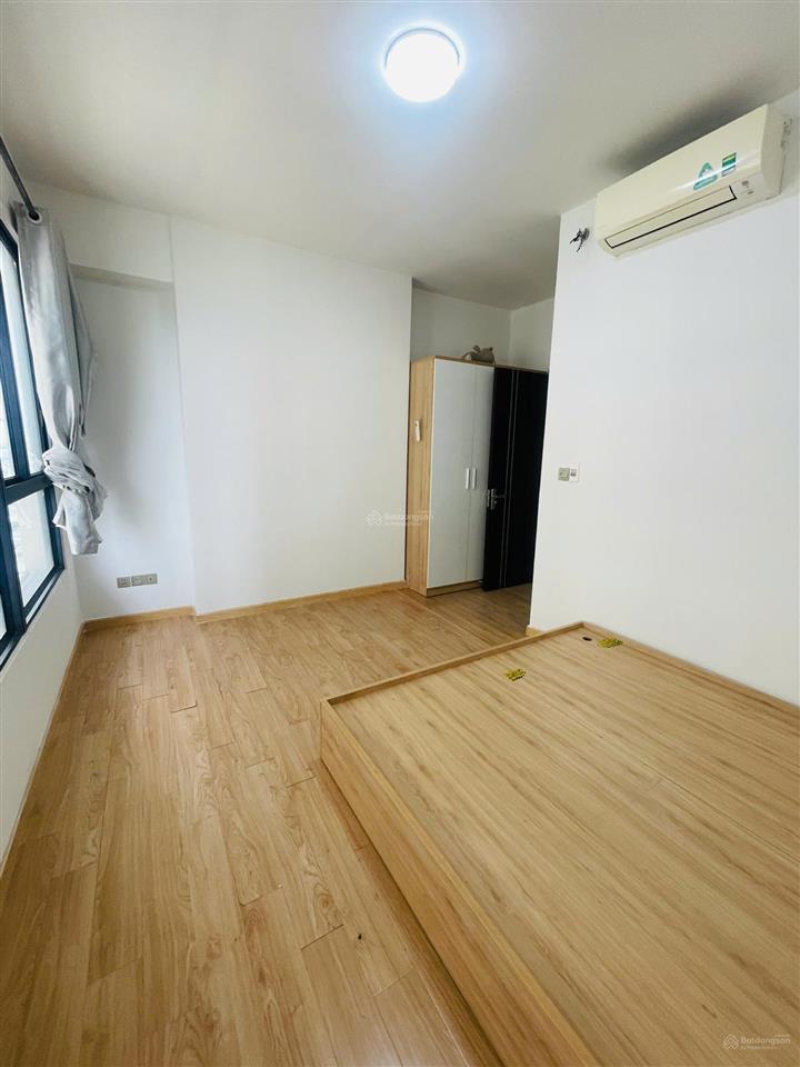 Hàng hiếm tại the era town. ban công rộng, 85m2 2pn, 2wc. giá thanh toán 3 tỷ 500 triệu.