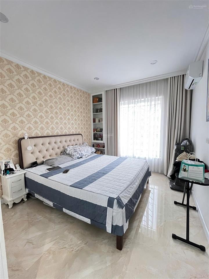 Chính chủ cần tiền bán nhanh căn hộ 3 ngủ, hơn 7 tỷ, đủ nội thất chỉ việc xách vali vào ở