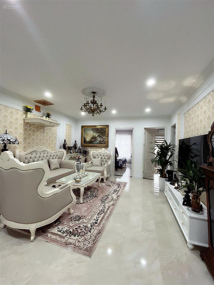 Chính chủ cần tiền bán nhanh căn hộ 3 ngủ, hơn 7 tỷ, đủ nội thất chỉ việc xách vali vào ở