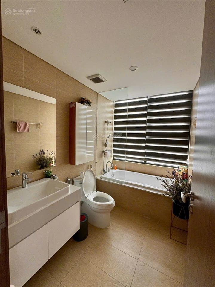 Căn góc 3 ngủ view hồ  diện tích thông thủy 102m2, giá nhỉnh 14 tỷ có thương lượng