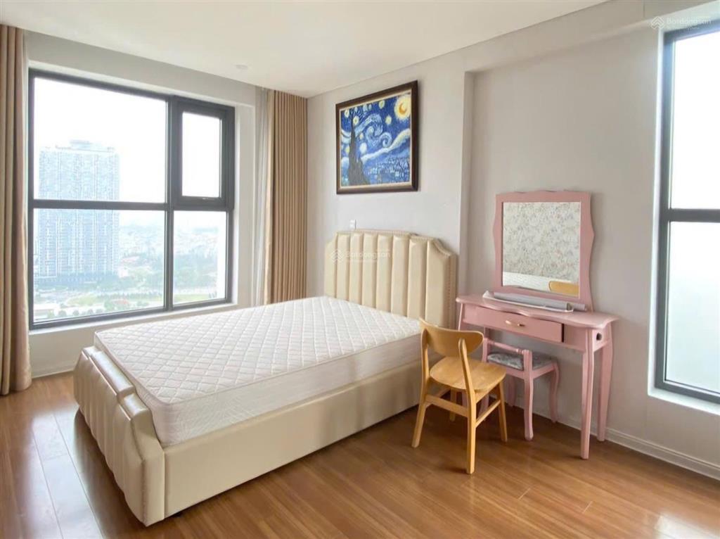 Giá tốt nhất quỹ căn  căn góc 3 ngủ tầng cao view hồ siêu đẹp, giá hơn 12 tỷ đủ nội thất