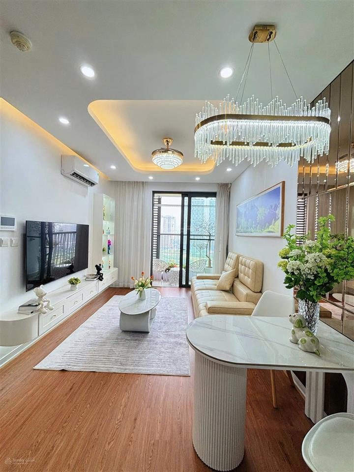 Cần cho thuê gấp căn hộ 2 ngủ view hồ công viên 14ha đủ nội thất cao cấp chỉ việc xách vali vào ở