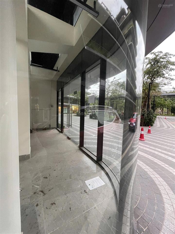 Bán khối đế kinh doanh tầng 1 tại landmark ecopark, căn góc mặt trước đối diện sân chơi thoáng