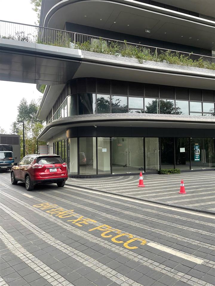 Bán khối đế kinh doanh tầng 1 tại landmark ecopark, căn góc mặt trước đối diện sân chơi thoáng