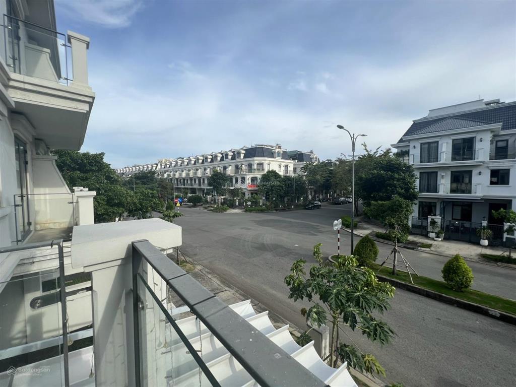 Cho thuê nhà phố hoàn thiện nội thất 6x16 kđt lakeview city  giá 30 triệu/tháng